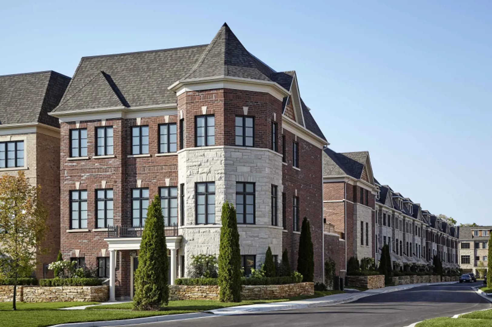Boutique Towns On Lake Shore - Main View
