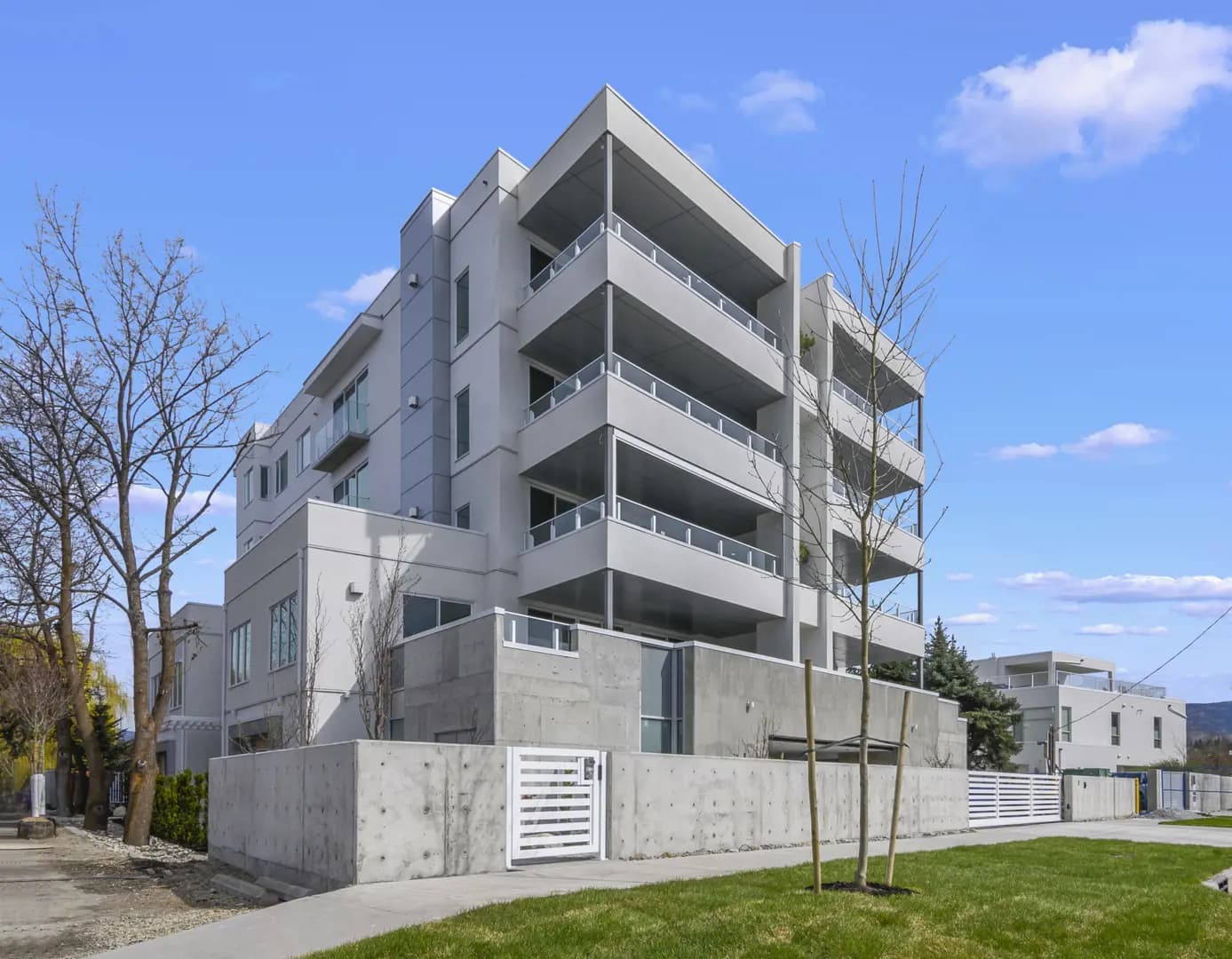 4071 Lakeshore Condos - Main View