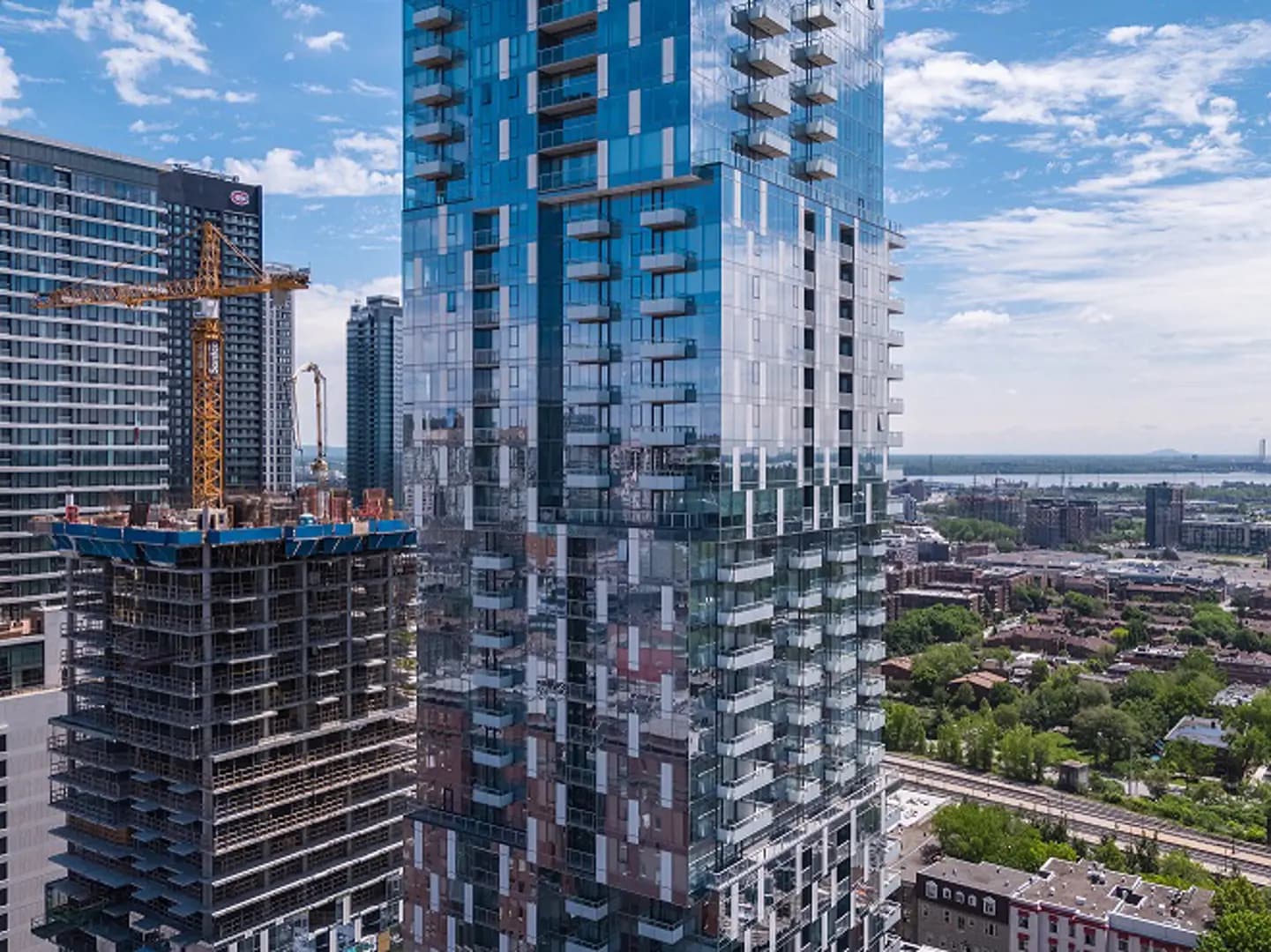 Enticy Condos - Montreal